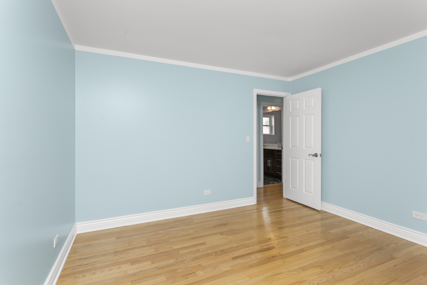 4567 N Merrimac Avenue, Chicago, IL 60630