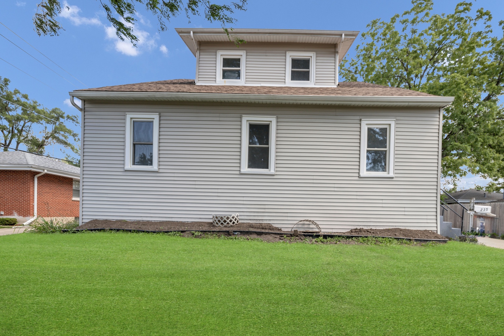 235 N ARDMORE Avenue, Villa Park, IL 60181