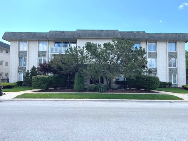 4715 W 106th Street #1B, Oak Lawn, IL 60453