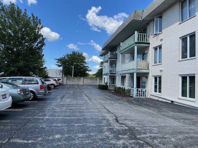 4715 W 106th Street #1B, Oak Lawn, IL 60453