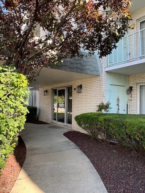 4715 W 106th Street #1B, Oak Lawn, IL 60453