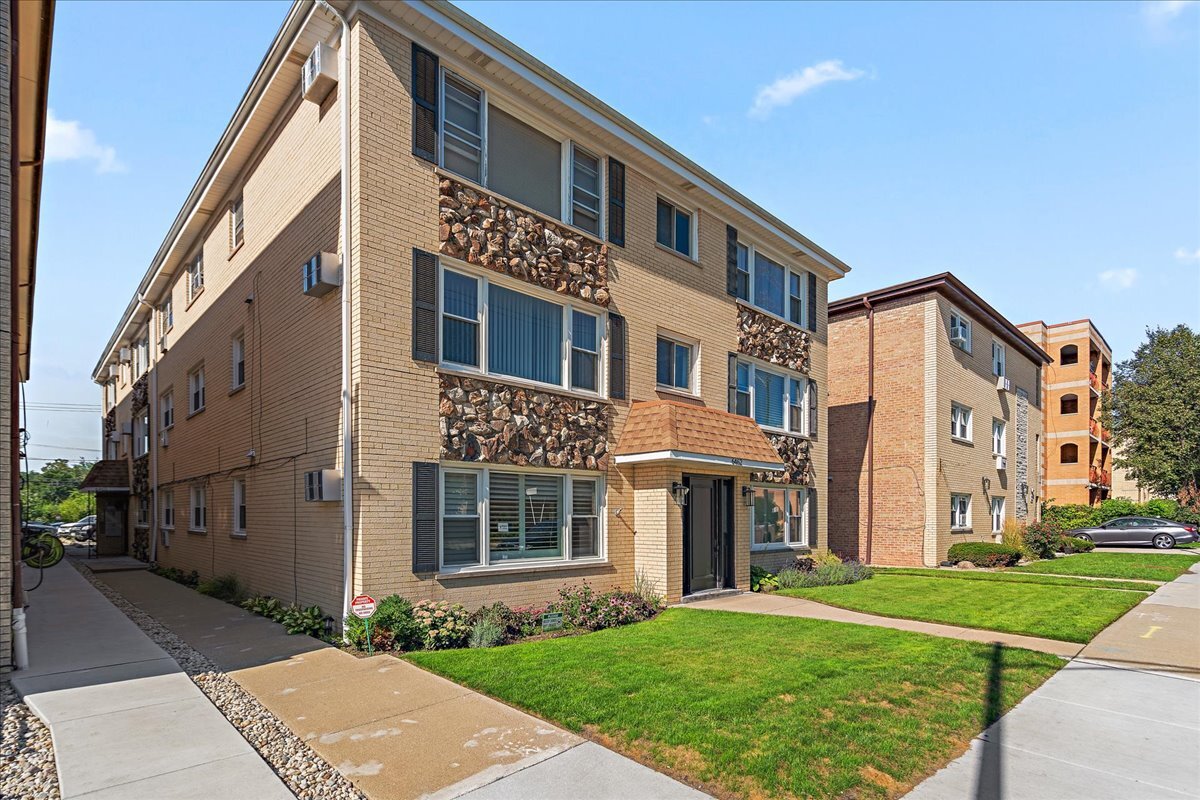 6462 N NORTHWEST Highway #104, Chicago, IL 60631