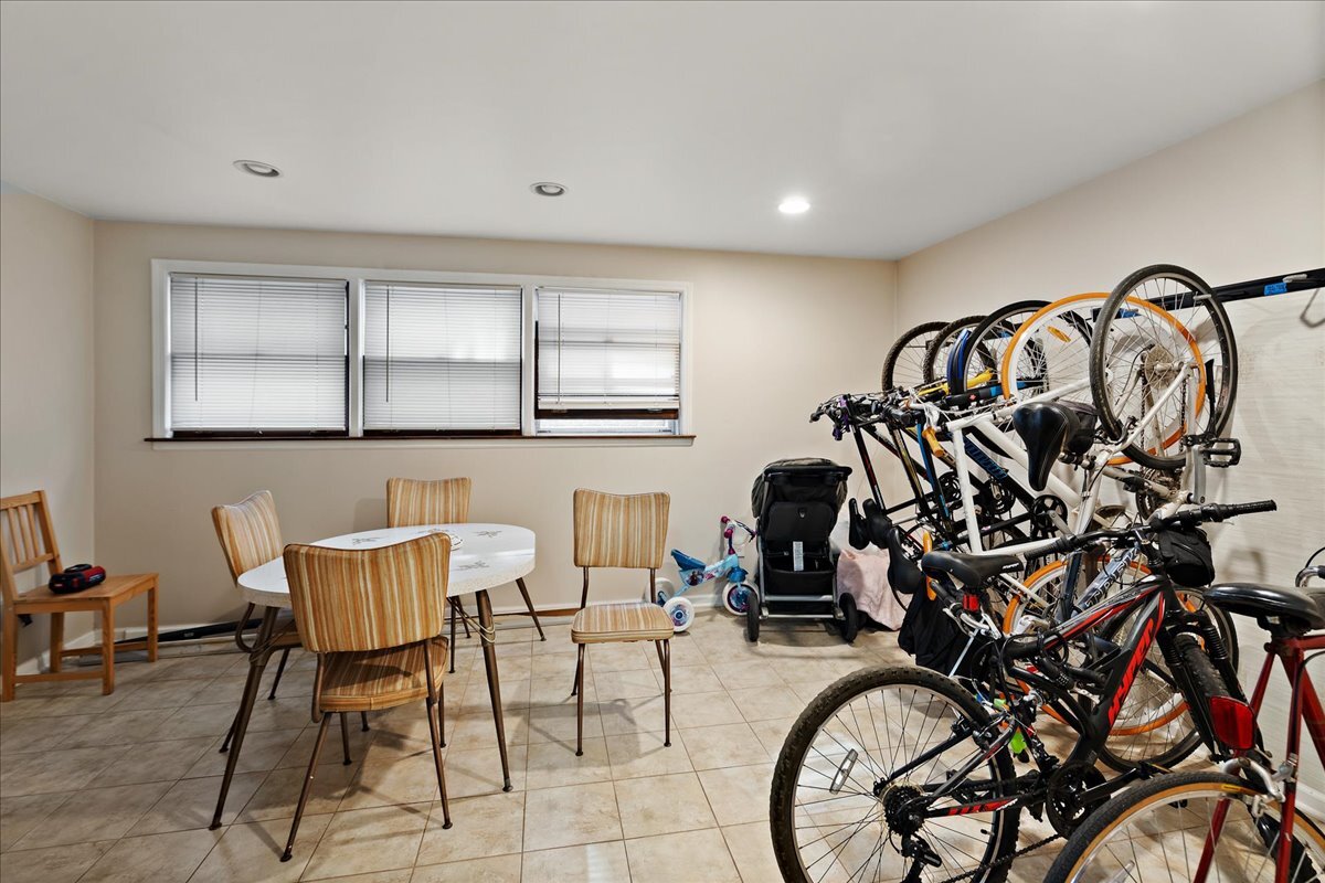 6462 N NORTHWEST Highway #104, Chicago, IL 60631