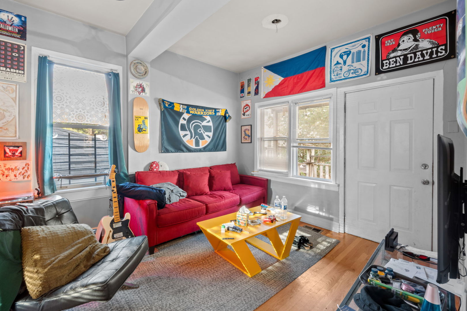 3234 N Albany Avenue, Chicago, IL 60618