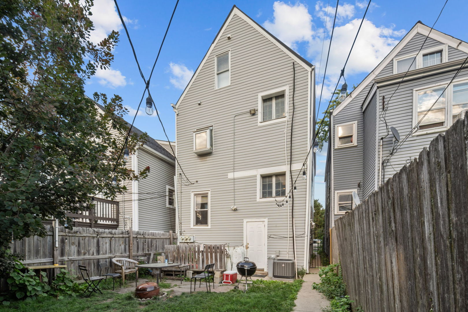 3234 N Albany Avenue, Chicago, IL 60618
