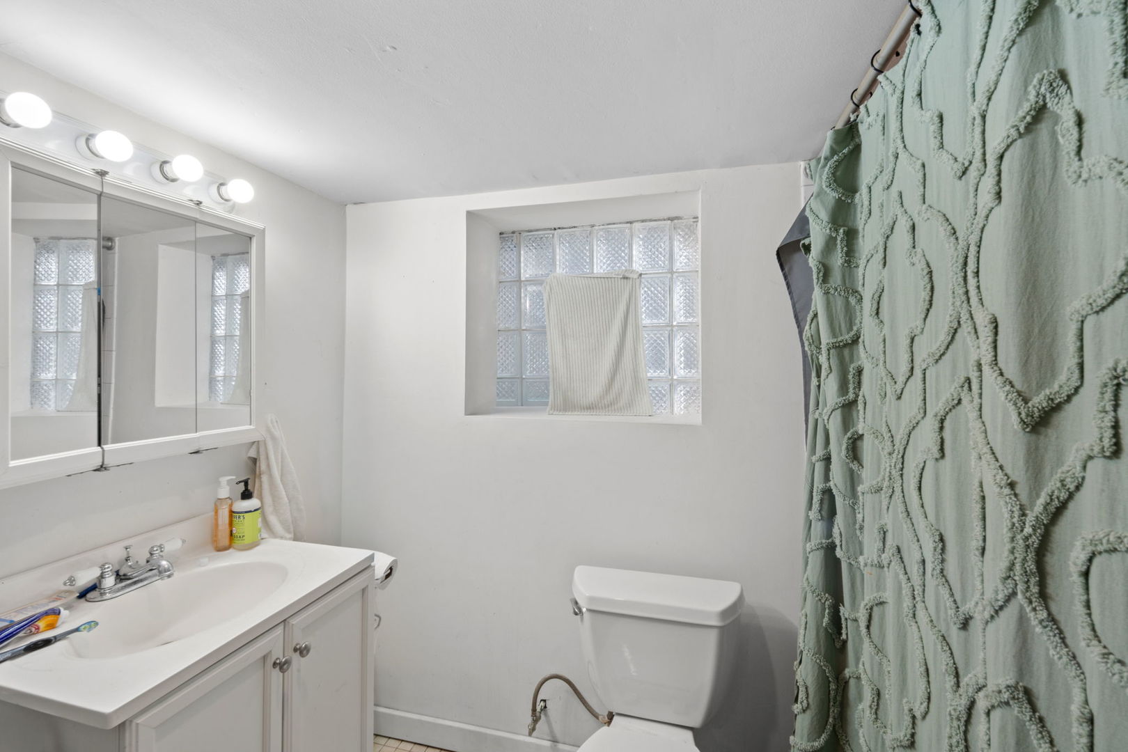 3234 N Albany Avenue, Chicago, IL 60618