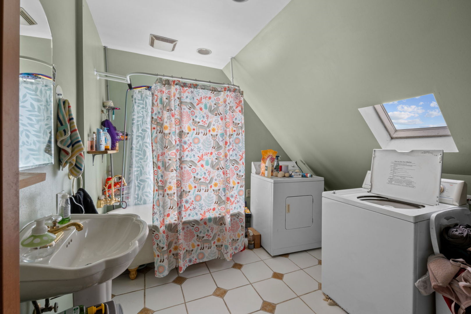 3234 N Albany Avenue, Chicago, IL 60618