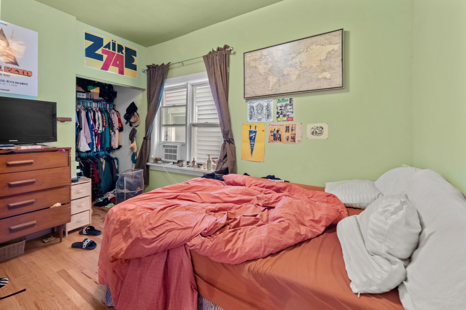 3234 N Albany Avenue, Chicago, IL 60618