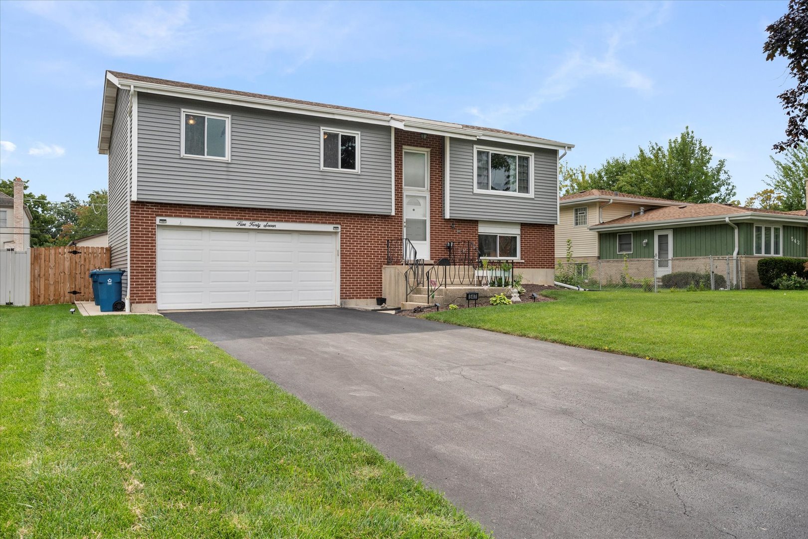 547 N Van Auken Street, Elmhurst, IL 60126