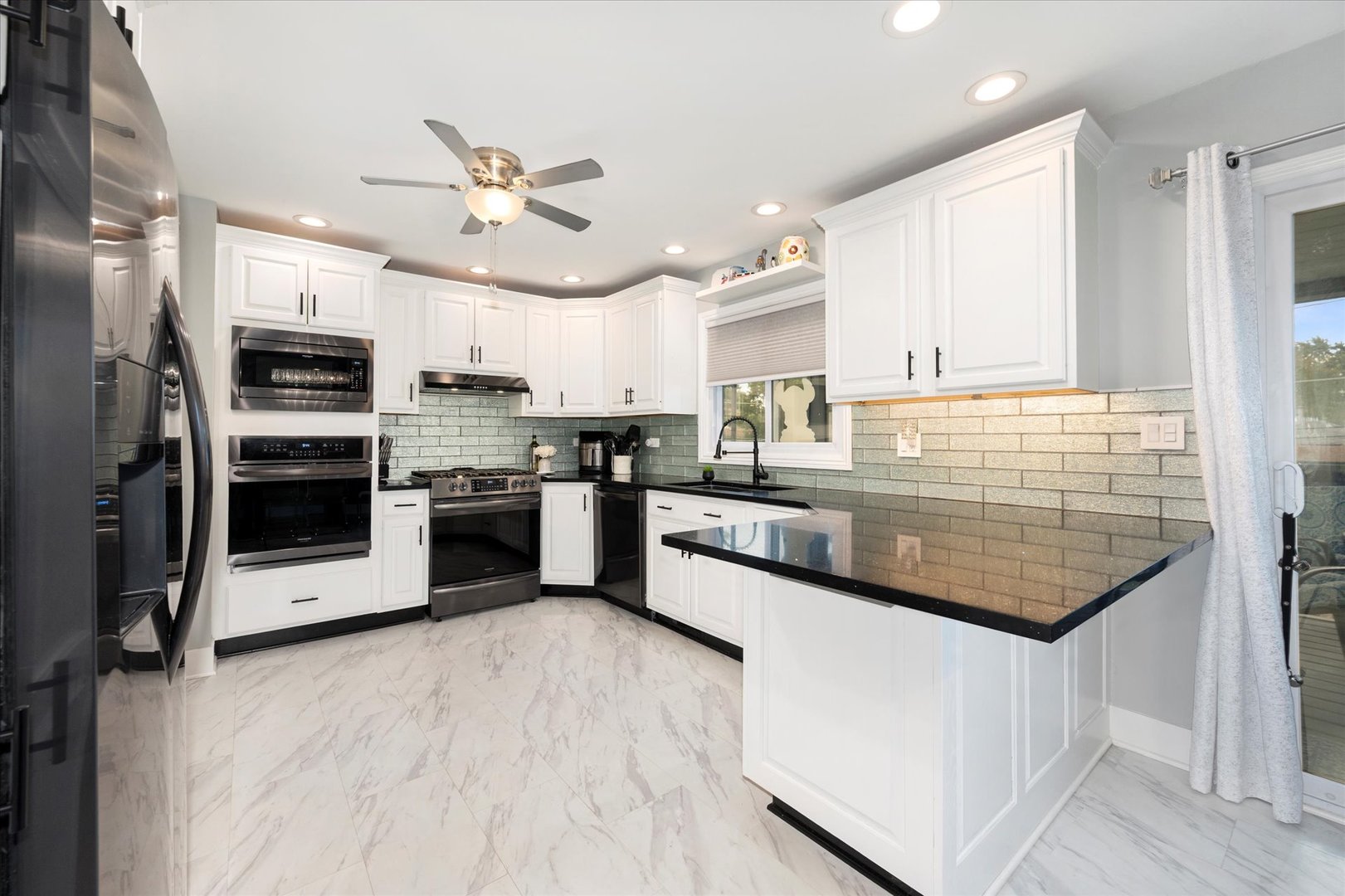 547 N Van Auken Street, Elmhurst, IL 60126