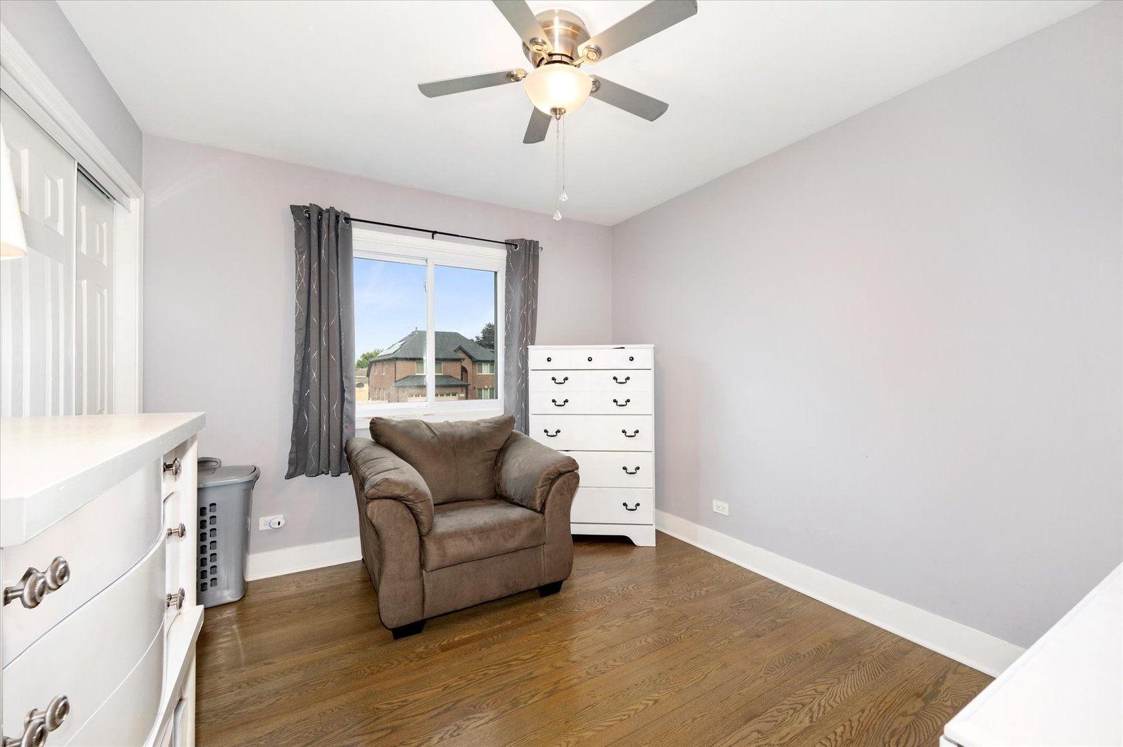 547 N Van Auken Street, Elmhurst, IL 60126