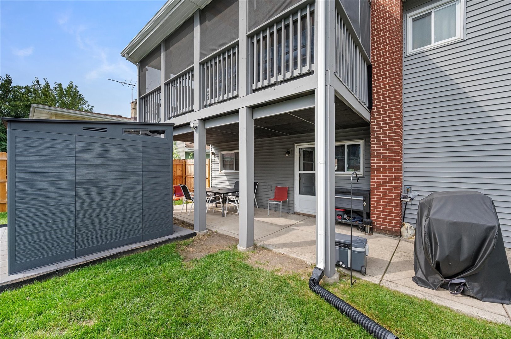 547 N Van Auken Street, Elmhurst, IL 60126