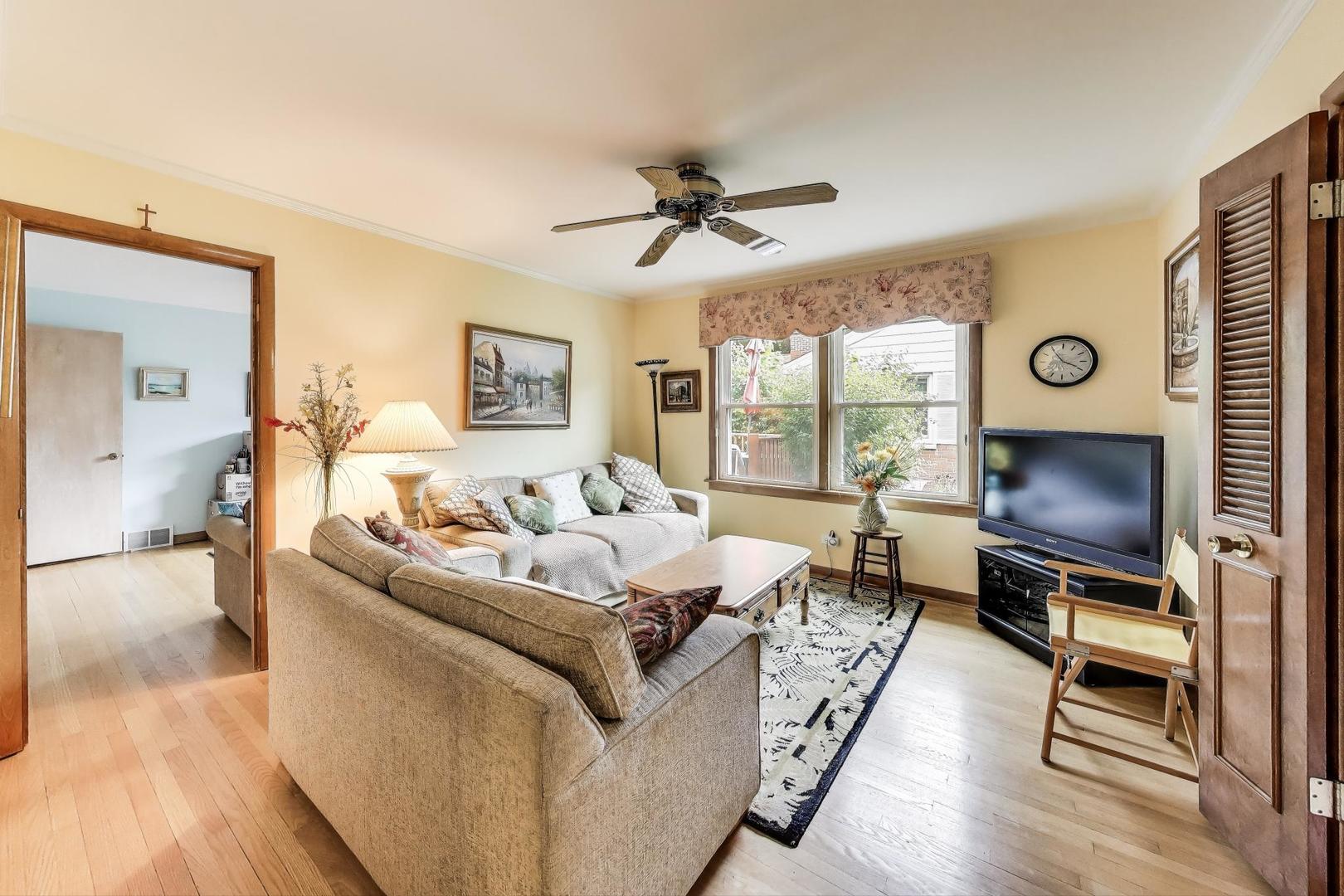 2435 Pick Drive, Glenview, IL 60025