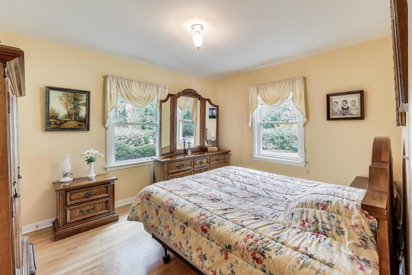 2435 Pick Drive, Glenview, IL 60025