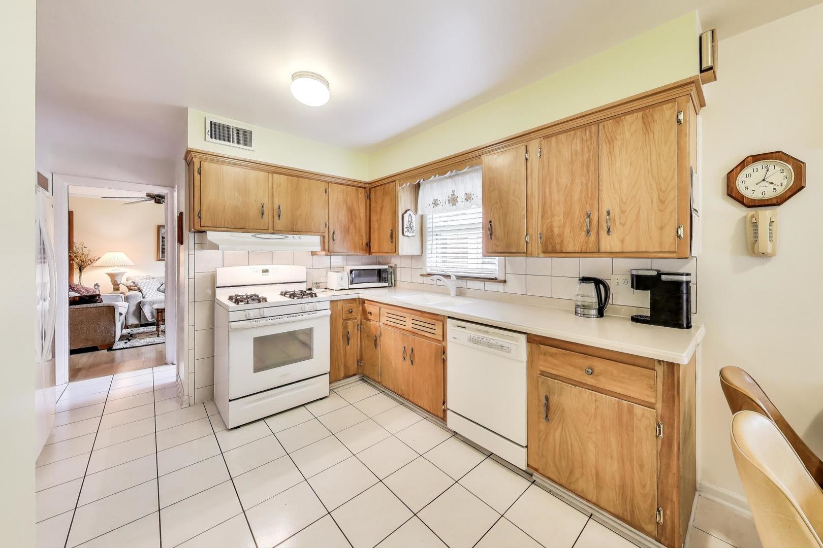 2435 Pick Drive, Glenview, IL 60025