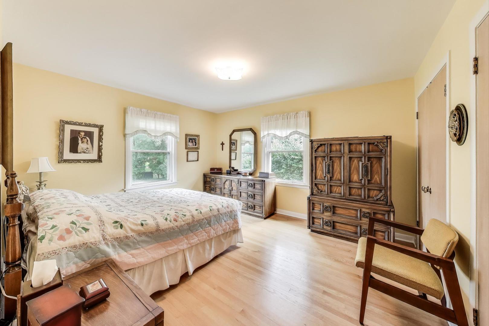 2435 Pick Drive, Glenview, IL 60025