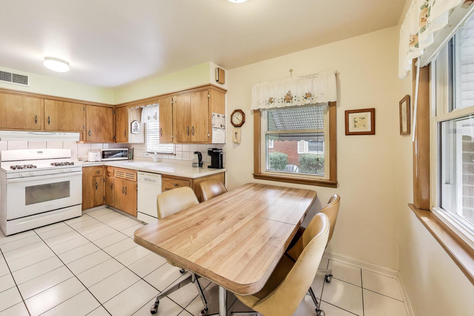 2435 Pick Drive, Glenview, IL 60025