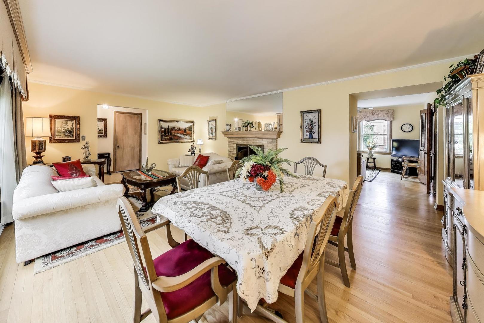 2435 Pick Drive, Glenview, IL 60025