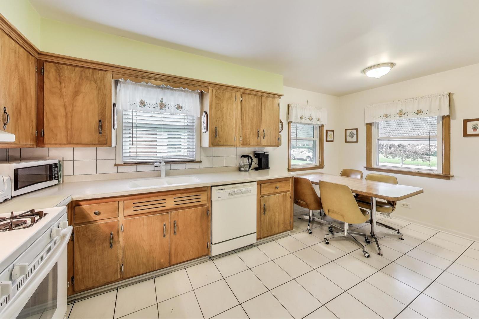 2435 Pick Drive, Glenview, IL 60025