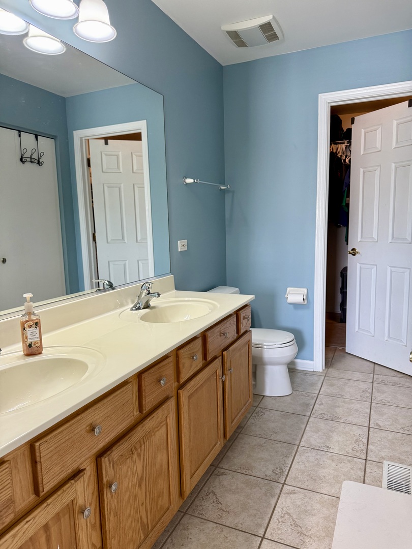 2345 Foxmoor Lane, Aurora, IL 60502