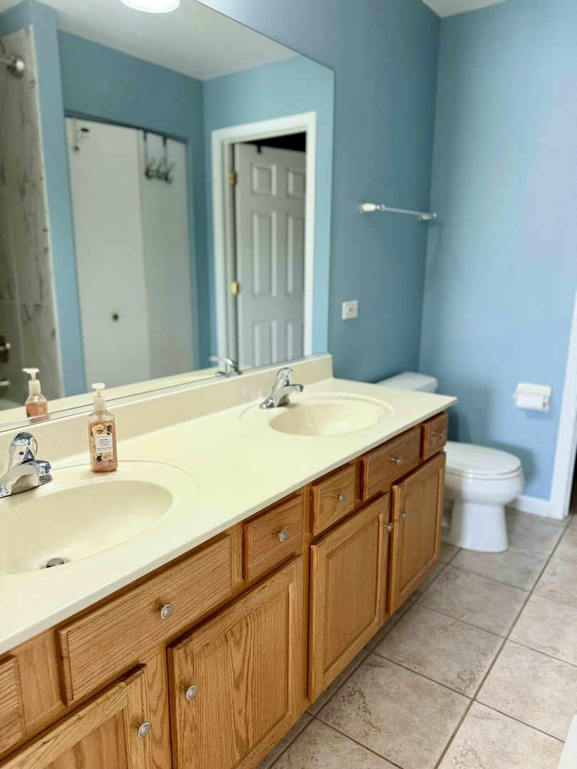 2345 Foxmoor Lane, Aurora, IL 60502