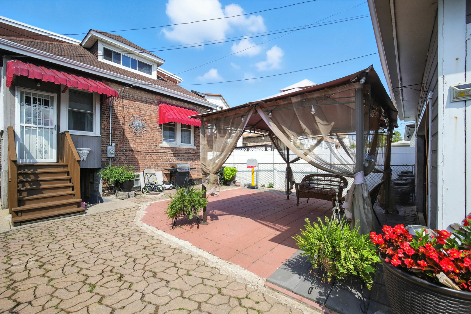 6235 S Komensky Avenue, Chicago, IL 60629