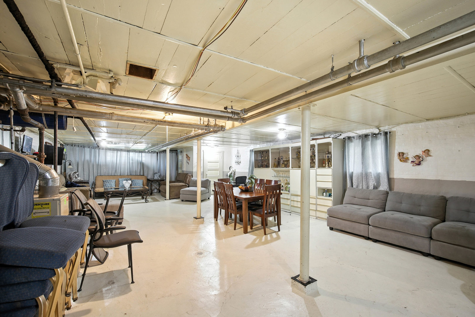 6235 S Komensky Avenue, Chicago, IL 60629