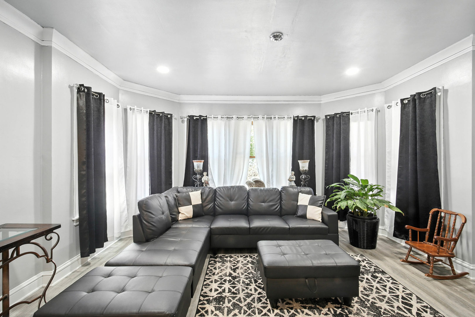 6235 S Komensky Avenue, Chicago, IL 60629