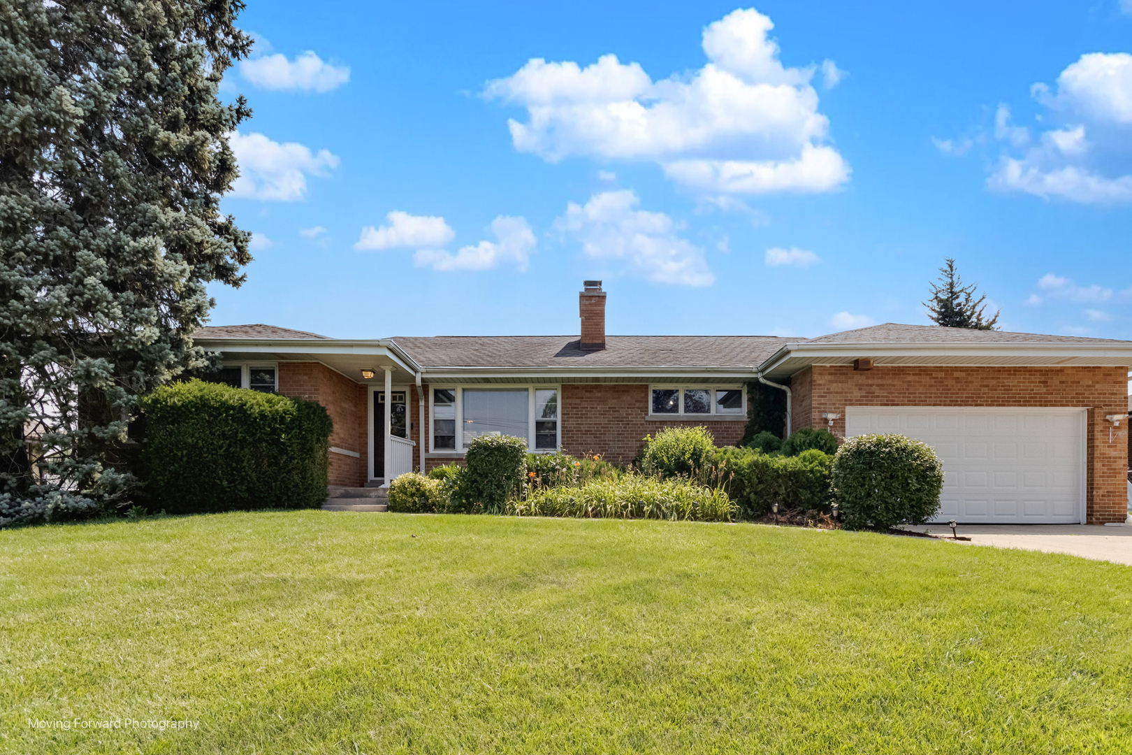 125 N Oak Leaf Drive, Addison, IL 60101