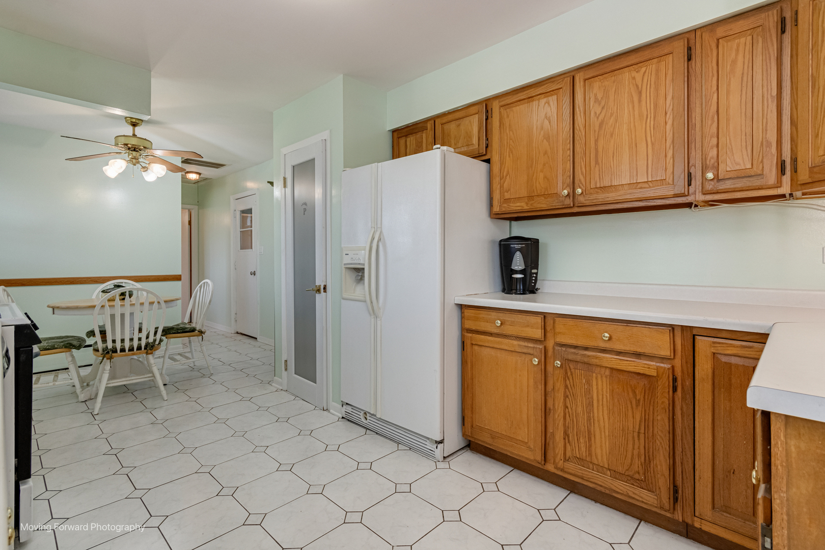 125 N Oak Leaf Drive, Addison, IL 60101