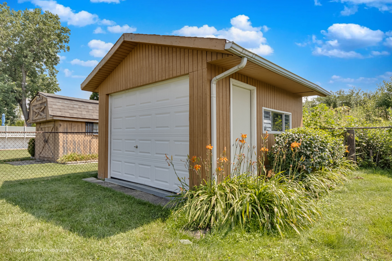125 N Oak Leaf Drive, Addison, IL 60101