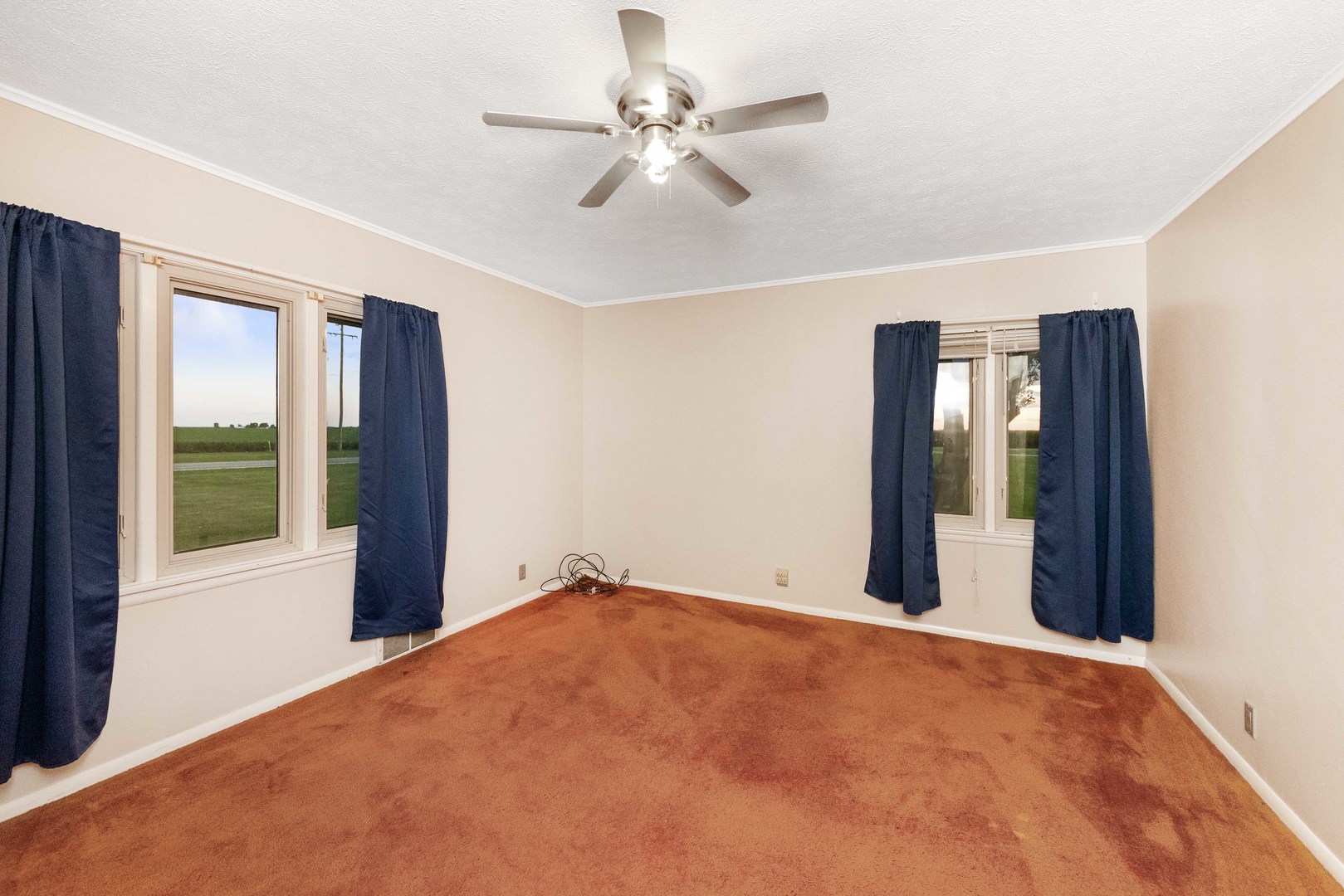 947 N 2nd Road, Dana, IL 61321