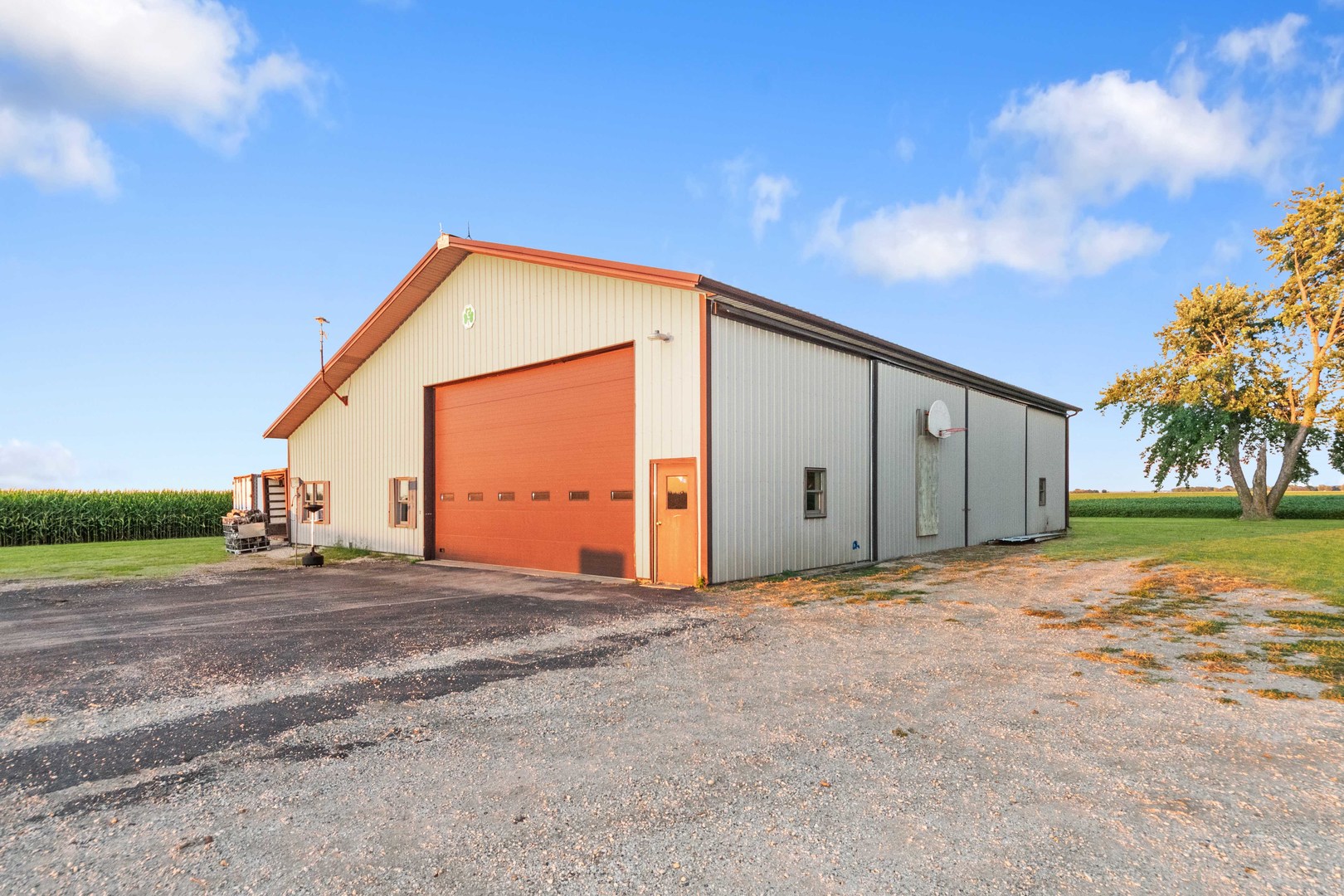 947 N 2nd Road, Dana, IL 61321