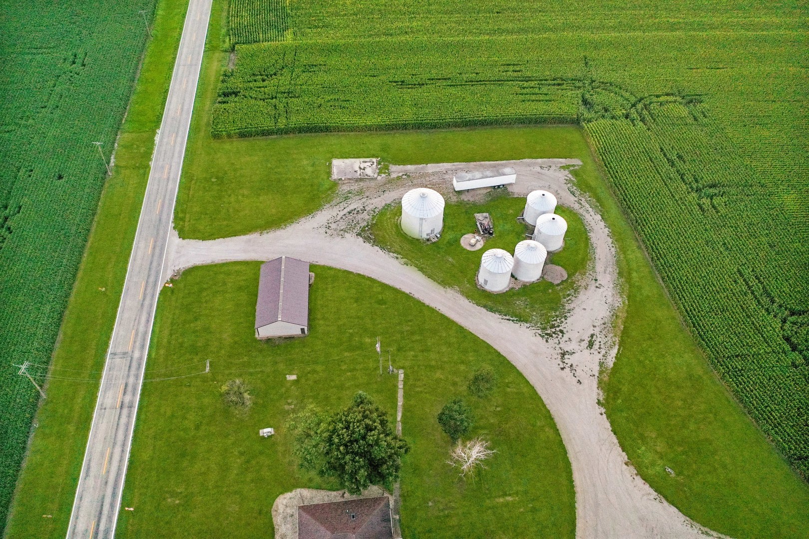 947 N 2nd Road, Dana, IL 61321