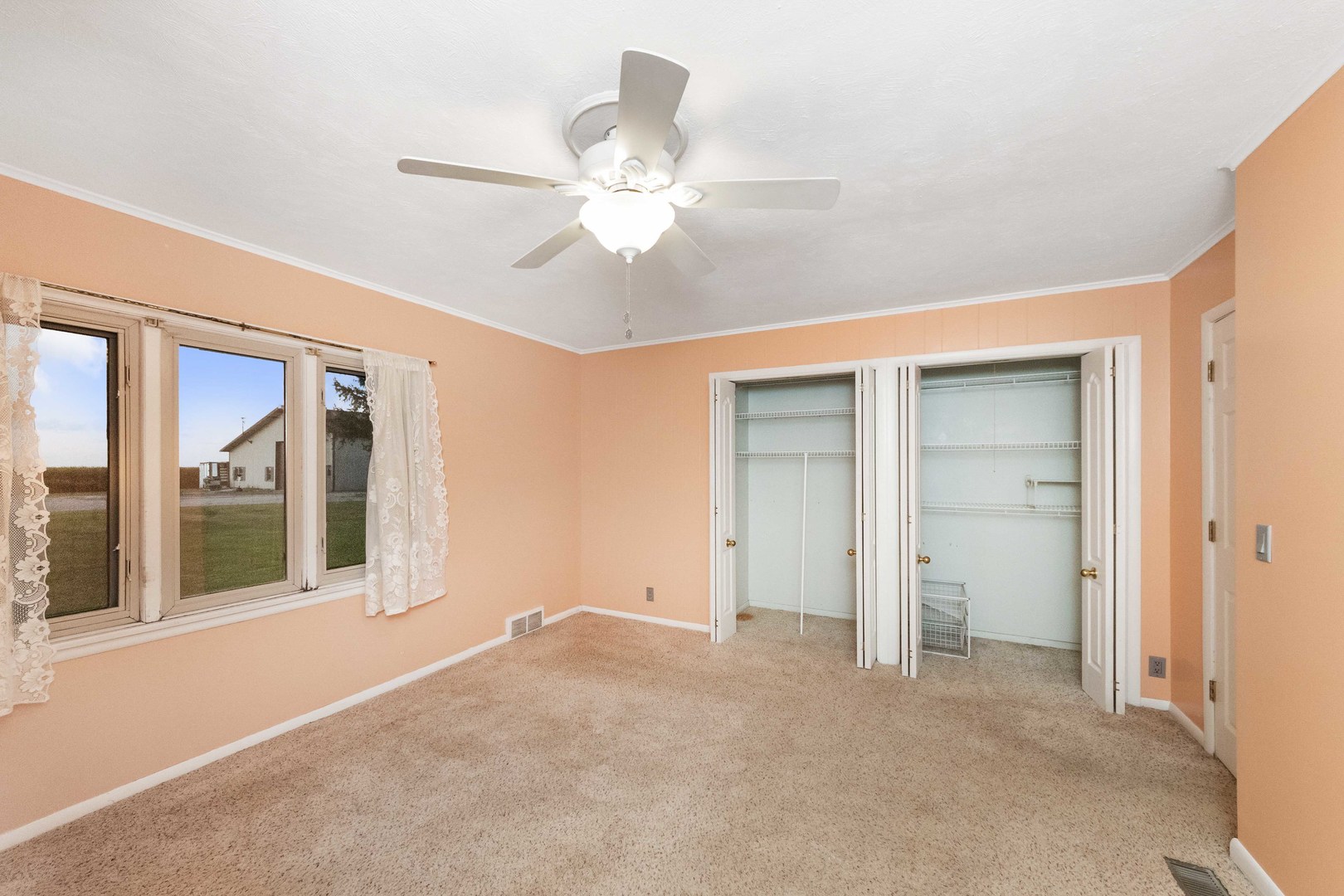 947 N 2nd Road, Dana, IL 61321