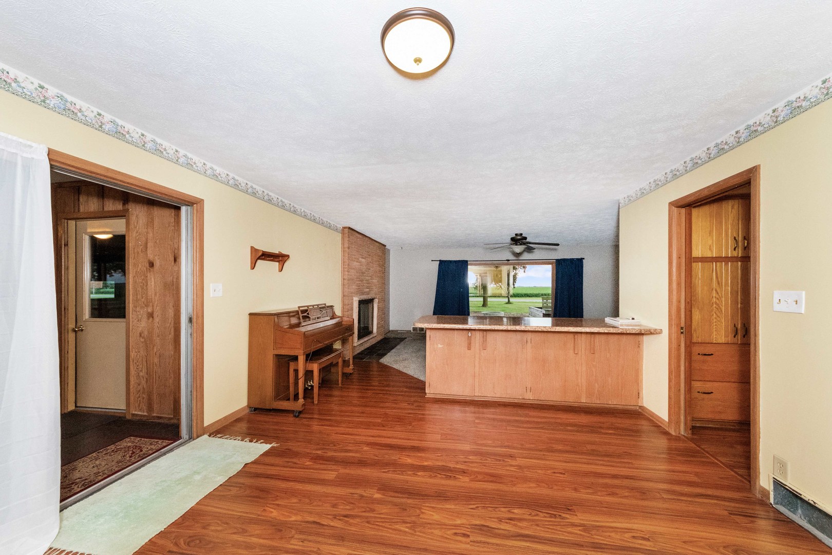 947 N 2nd Road, Dana, IL 61321