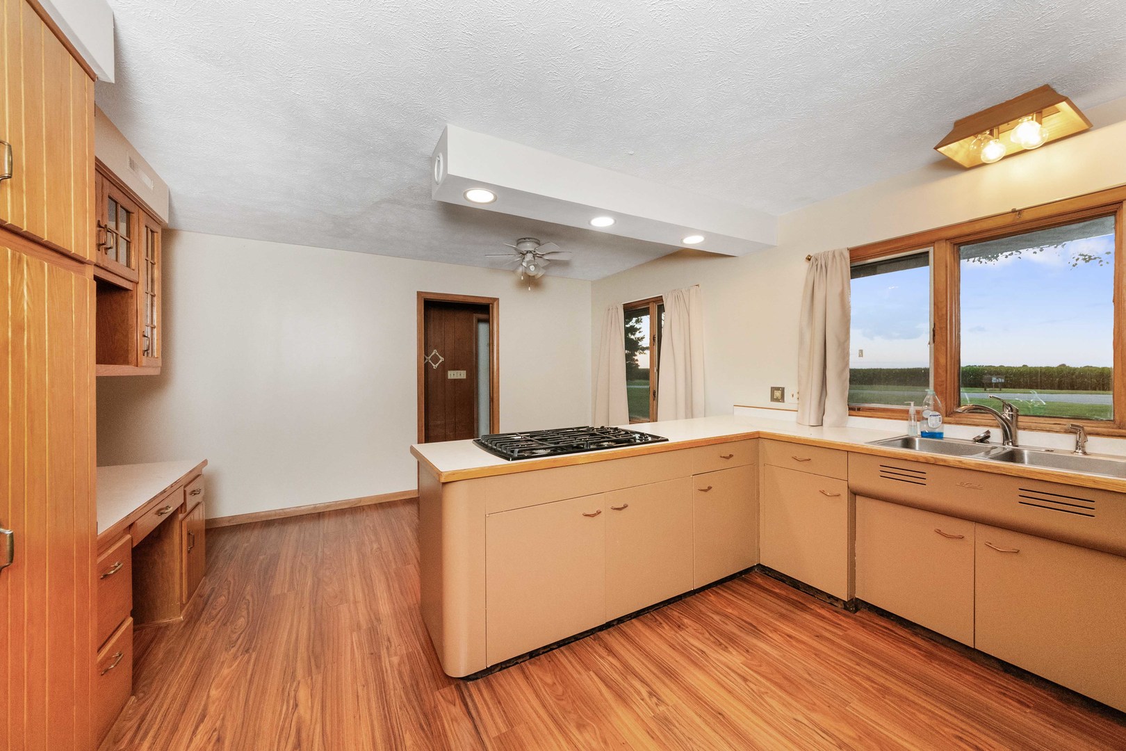 947 N 2nd Road, Dana, IL 61321