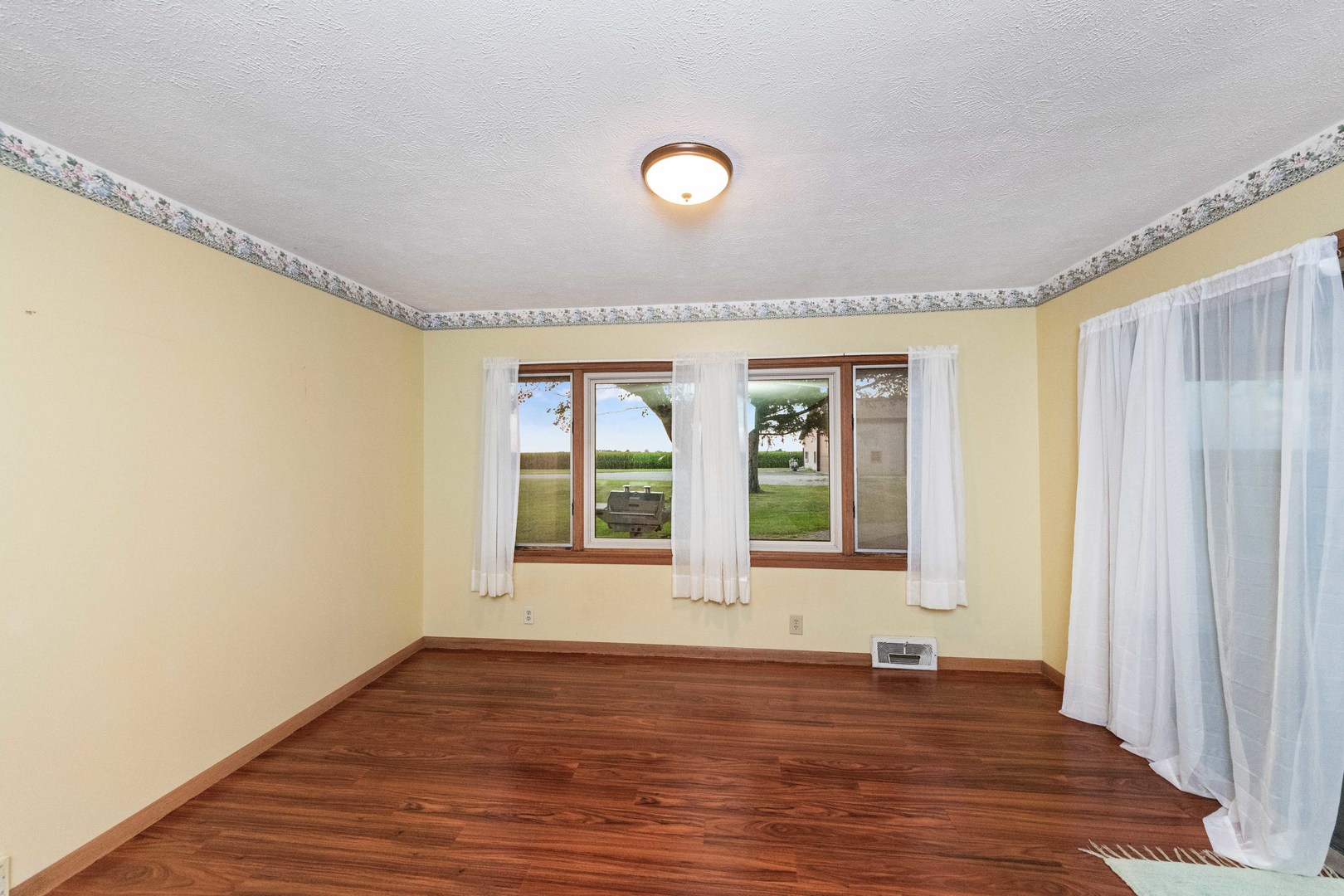 947 N 2nd Road, Dana, IL 61321