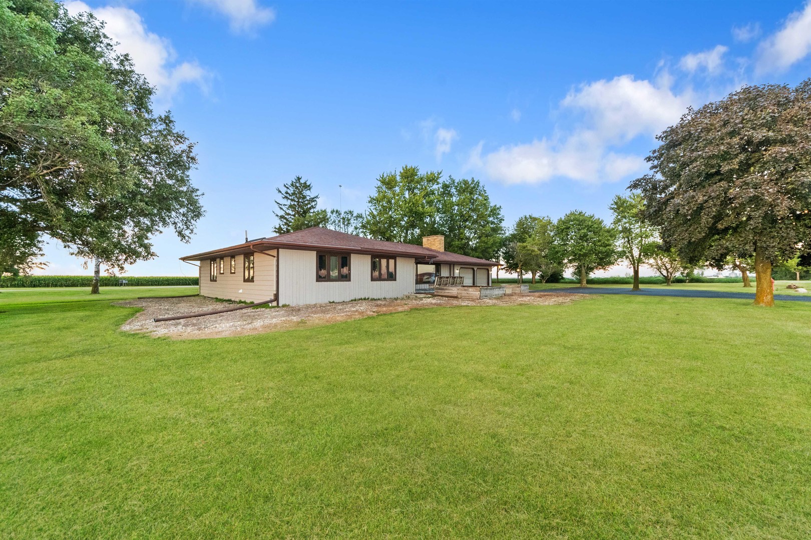 947 N 2nd Road, Dana, IL 61321