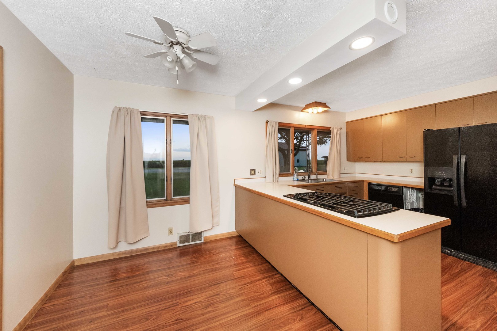 947 N 2nd Road, Dana, IL 61321