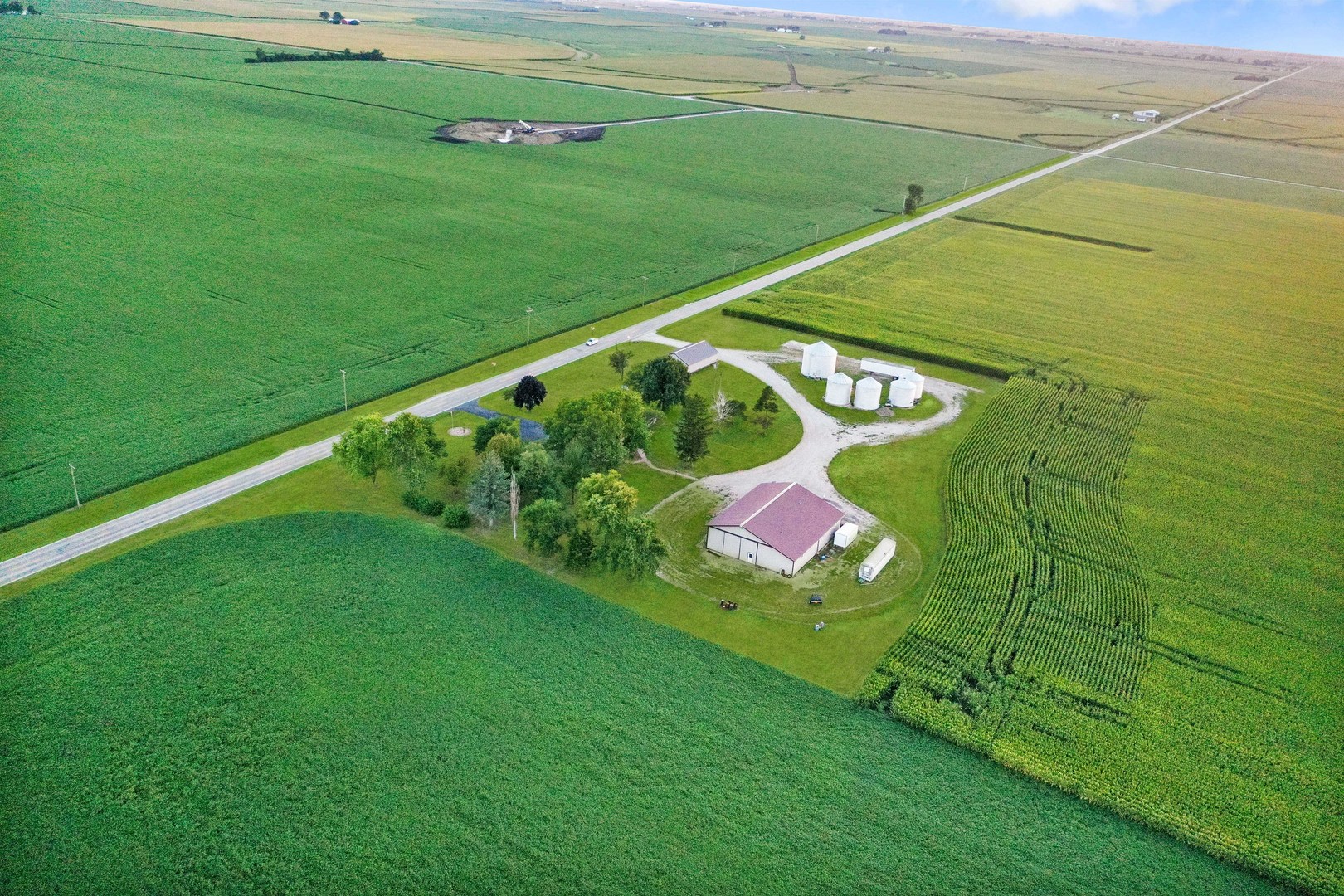 947 N 2nd Road, Dana, IL 61321