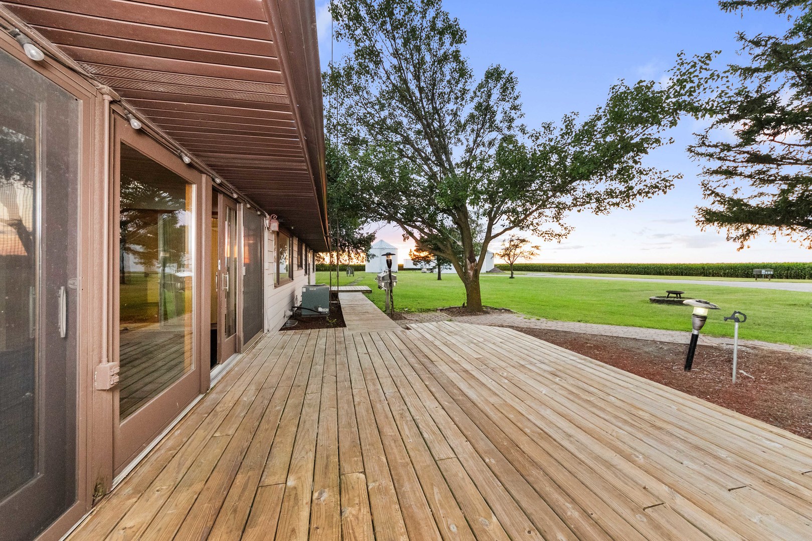 947 N 2nd Road, Dana, IL 61321