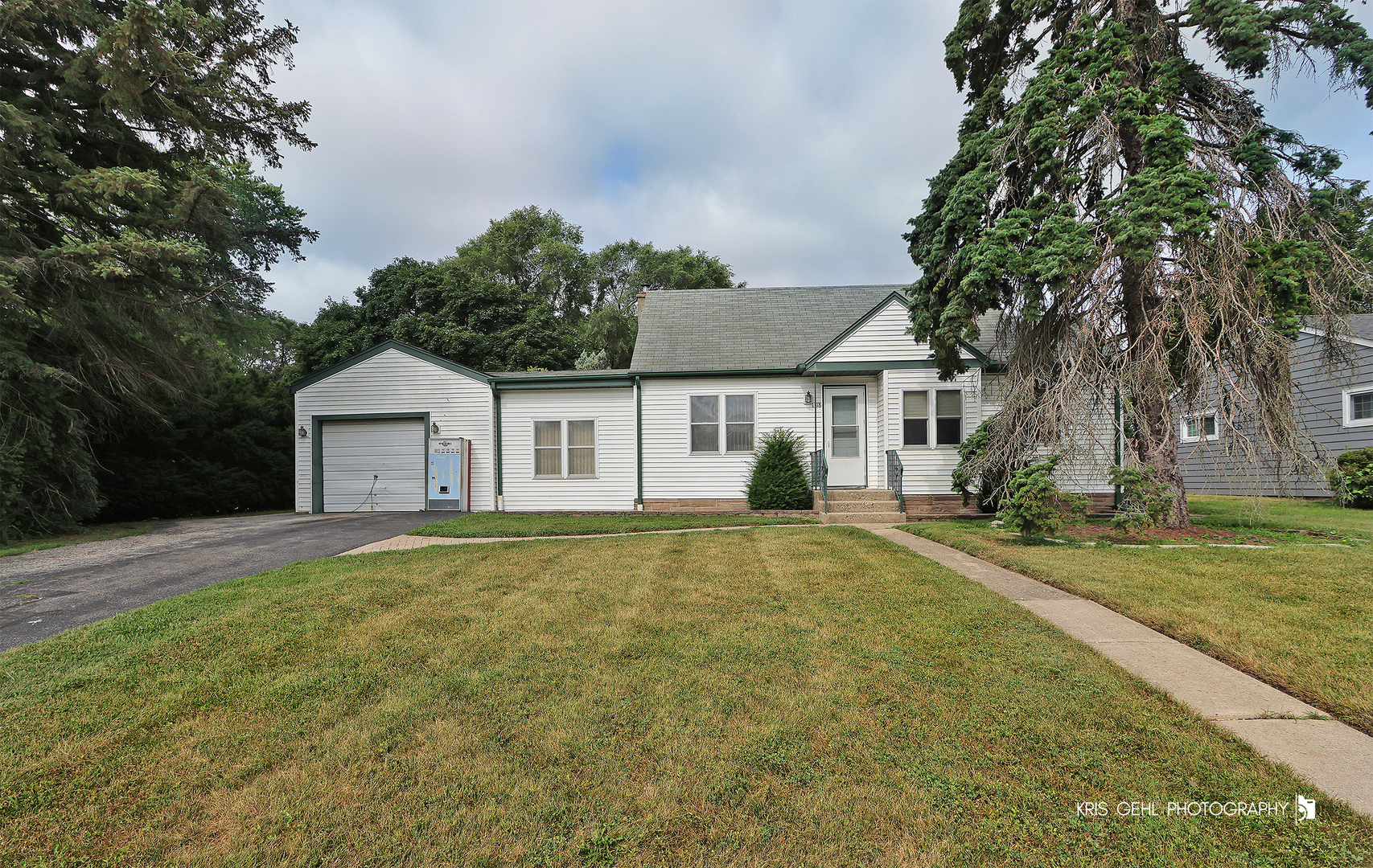 1318 Leslie Avenue, Round Lake Beach, IL 60073