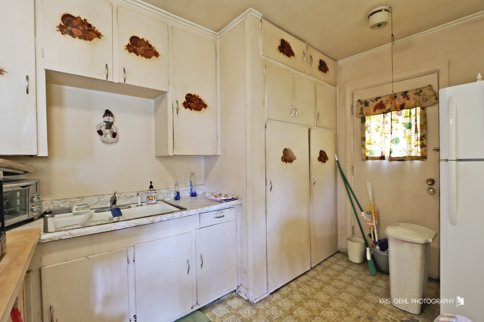 1318 Leslie Avenue, Round Lake Beach, IL 60073