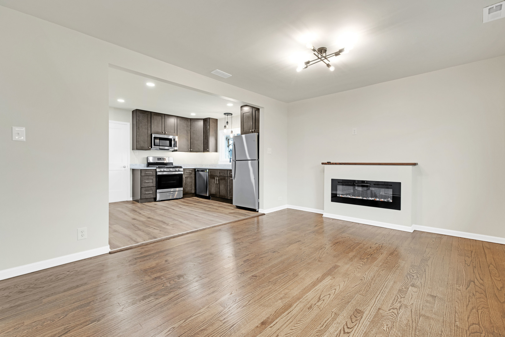 6831 S 79th Avenue, Bridgeview, IL 60455