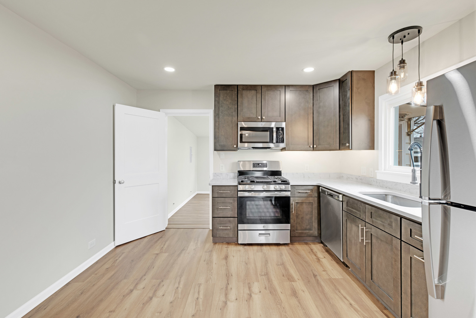 6831 S 79th Avenue, Bridgeview, IL 60455