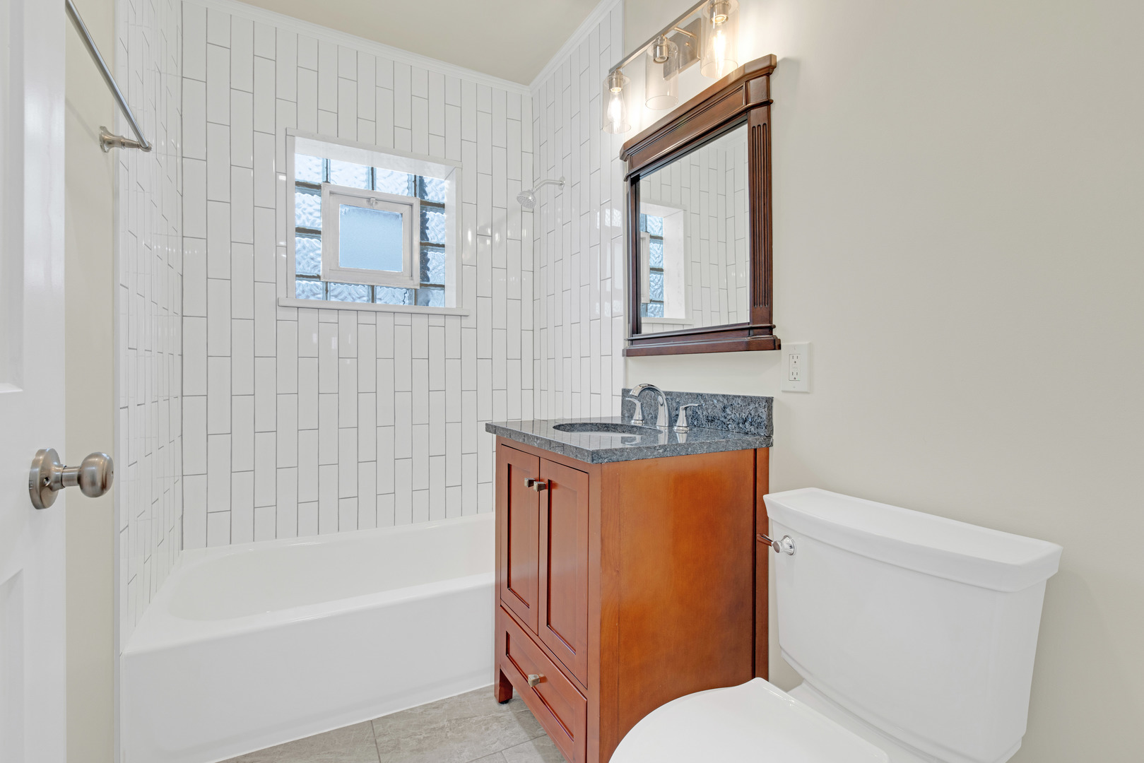 6831 S 79th Avenue, Bridgeview, IL 60455