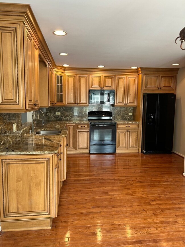 1381 LAUREL OAKS Drive, Streamwood, IL 60107