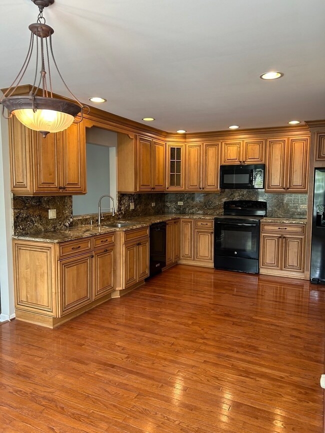 1381 LAUREL OAKS Drive, Streamwood, IL 60107