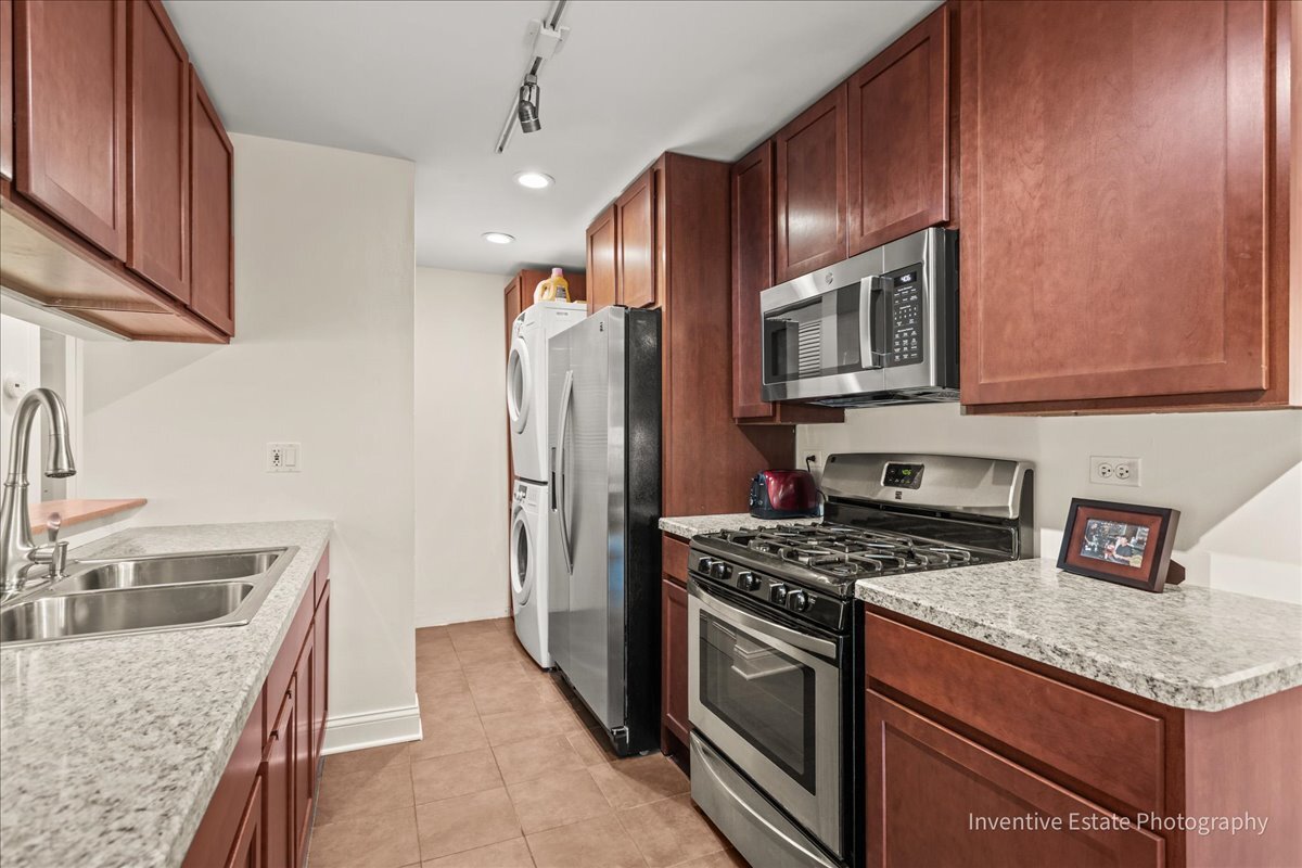 8337 Portsmouth Drive #D, Darien, IL 60561